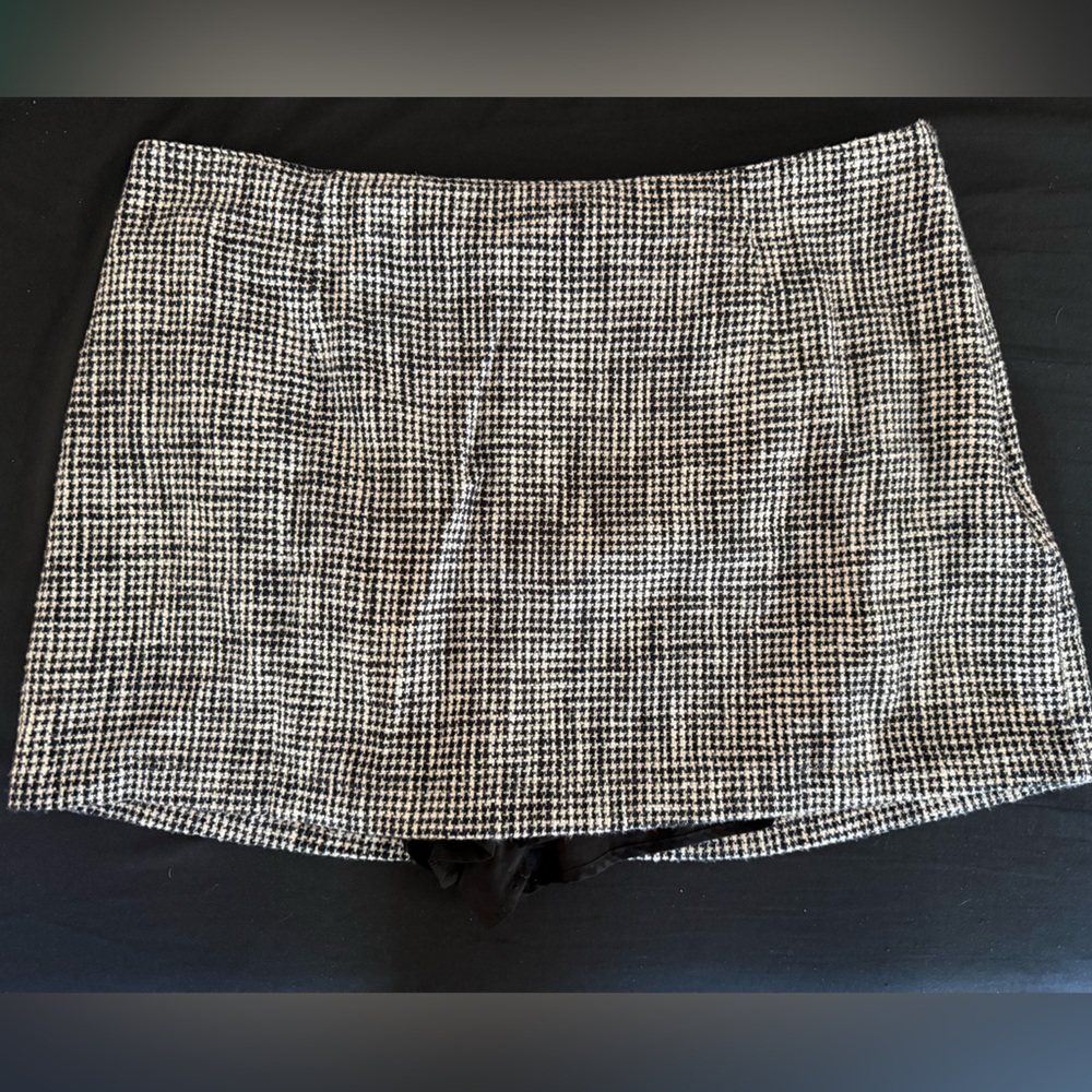 Abercrombie & Fitch Black and White Houndstooth Mini skirt skort XL